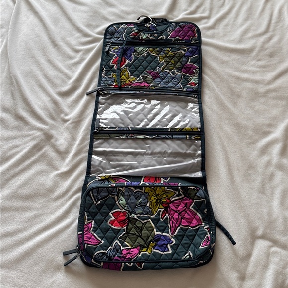 Vera Bradley toiletry bag - Picture 4 of 9
